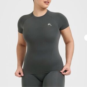 GO TO SEAMLESS FITTED TOP coal size medium